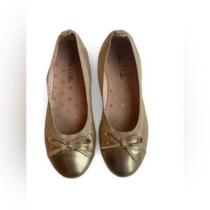 Olive & Edie Sparkly Gold Taylor Girls Dress Shoes, Size 1 Girls, Fabric Upper